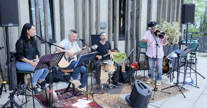 Aperitivo-concierto con sombreros 