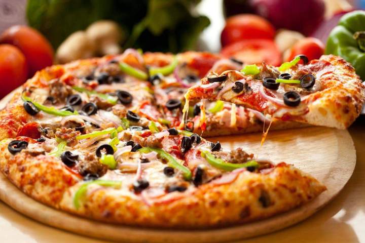 Leckere Pizza zum Mitnehmen Crots