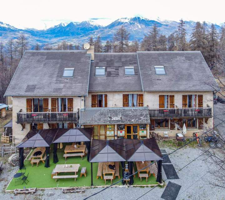 Cottage for outdoor activities in Crots