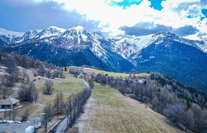 Paysage des Hautes-Alpes autour du Gîte de la Draye