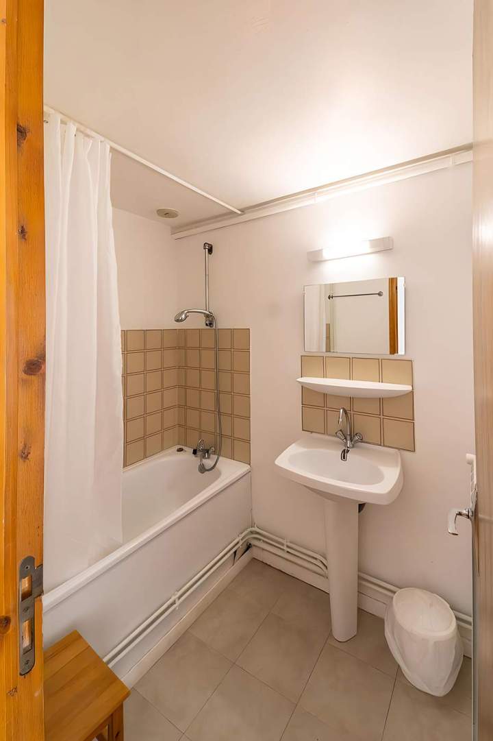 Bathroom Crots